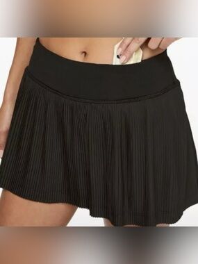 RARE LULULEMON pleat to street tennis skirt size 8
